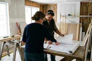 Les questions essentielles à poser avant d&rsquo;engager un professionnel du bâtiment